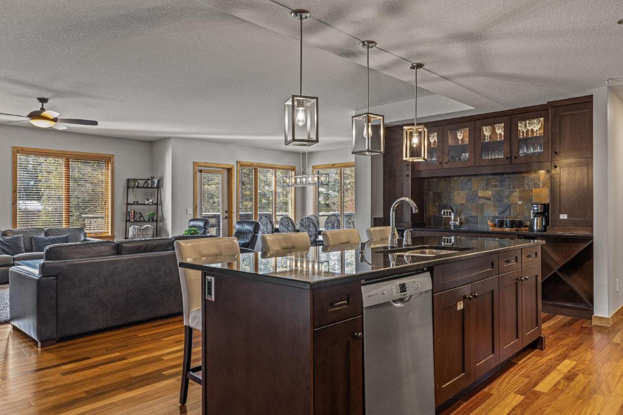 3 Bedroom Condo By Canadian Rockies Vacation Rentals Canmore Extérieur photo